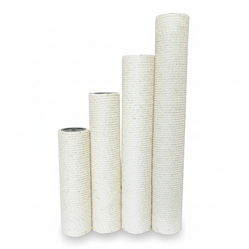 Arranhador para gatos poste com corda sisal e base antiderrapante em fundo branco