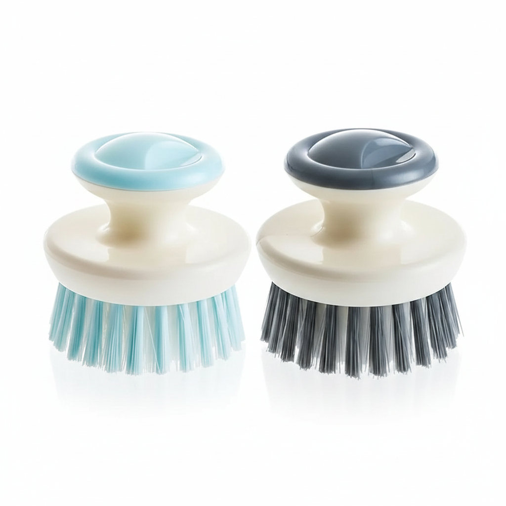 Escova multiuso de limpeza para cozinha com cerdas resistentes em fundo branco