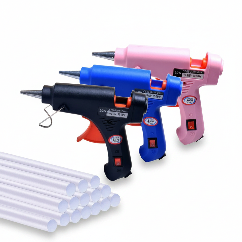 Pistola de cola quente elétrica com bastão de 7 mm em fundo branco