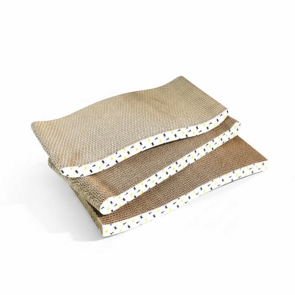 Arranhador de papelão ondulado formato onda para gatos em fundo branco