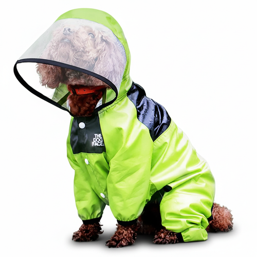 Capa de chuva impermeável para cães com capuz em fundo branco