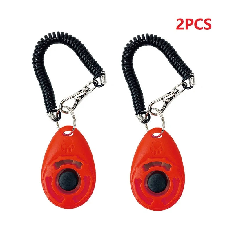 Clicker de treinamento com alça de pulso em fundo branco