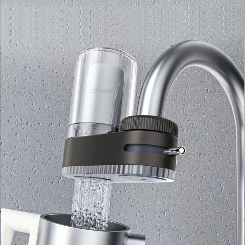 Filtro de torneira para cozinha purificador cerâmico lavável em fundo branco