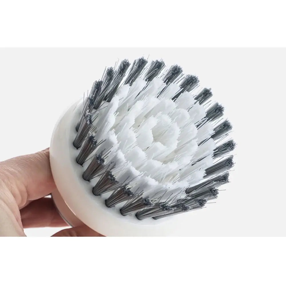 Escova multiuso de limpeza para cozinha com cerdas resistentes em fundo branco