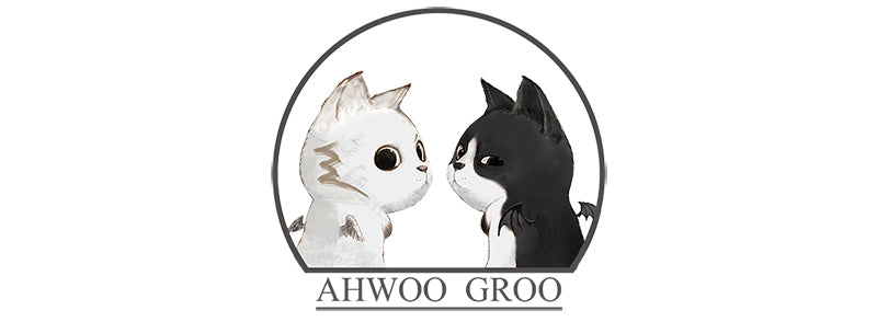 Varinha interativa com penas e sino para gatos em fundo branco