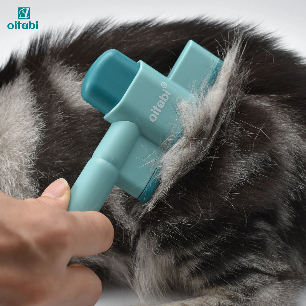 Pente fino antipulgas de aço inox para cães e gatos em fundo branco