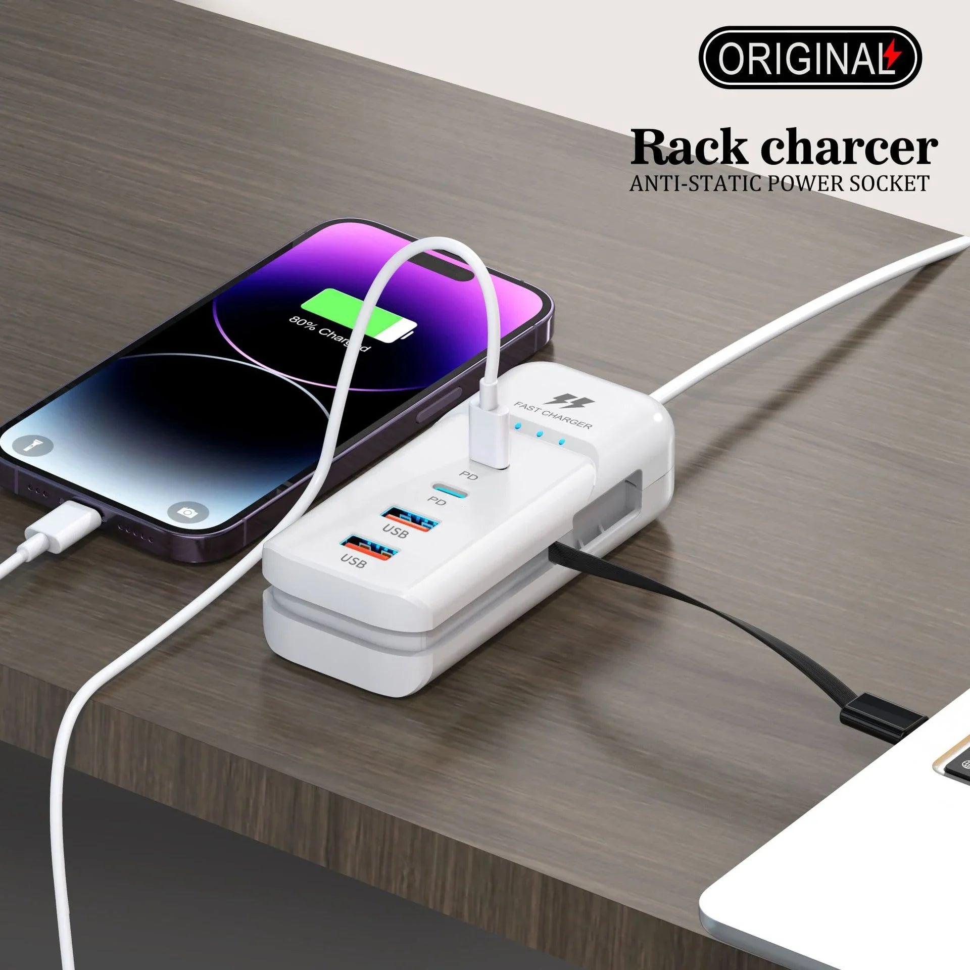 Carregador de parede USB-C 4 portas rápido em fundo branco