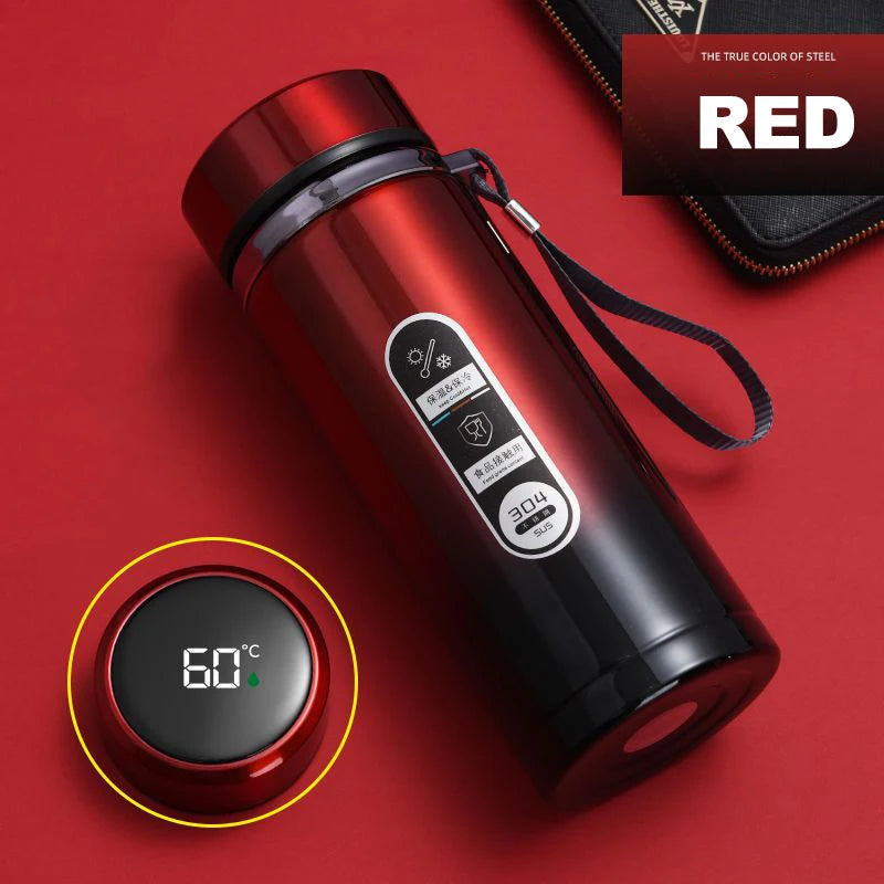 Garrafa térmica inox com display LED de temperatura em fundo branco