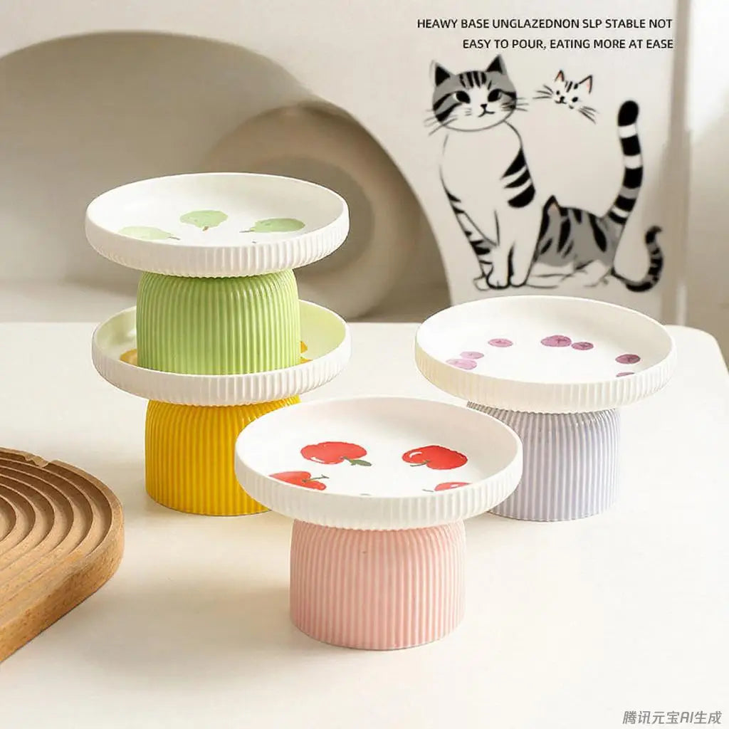 Tigela elevada de cerâmica para gatos e cães antiderrapante ergonômica em fundo branco