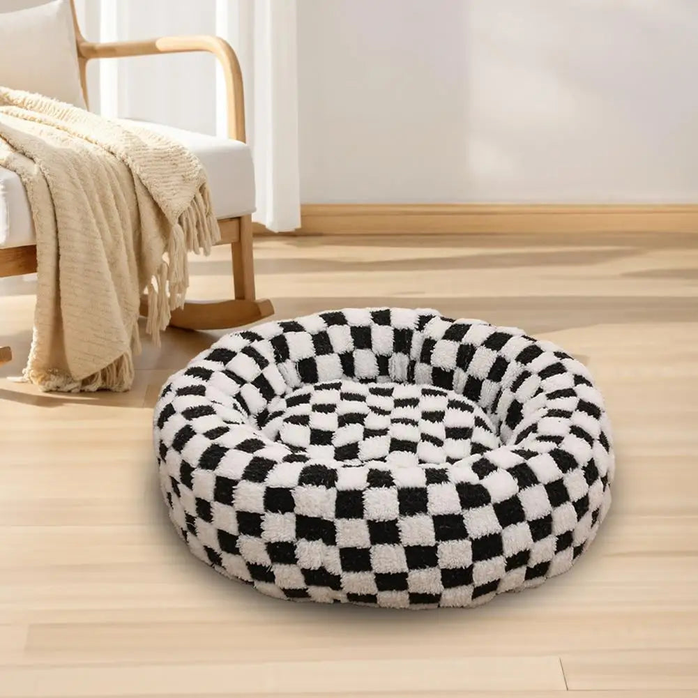 Cama calmante anti ansiedade para pet em pelúcia redonda formato donut em fundo branco