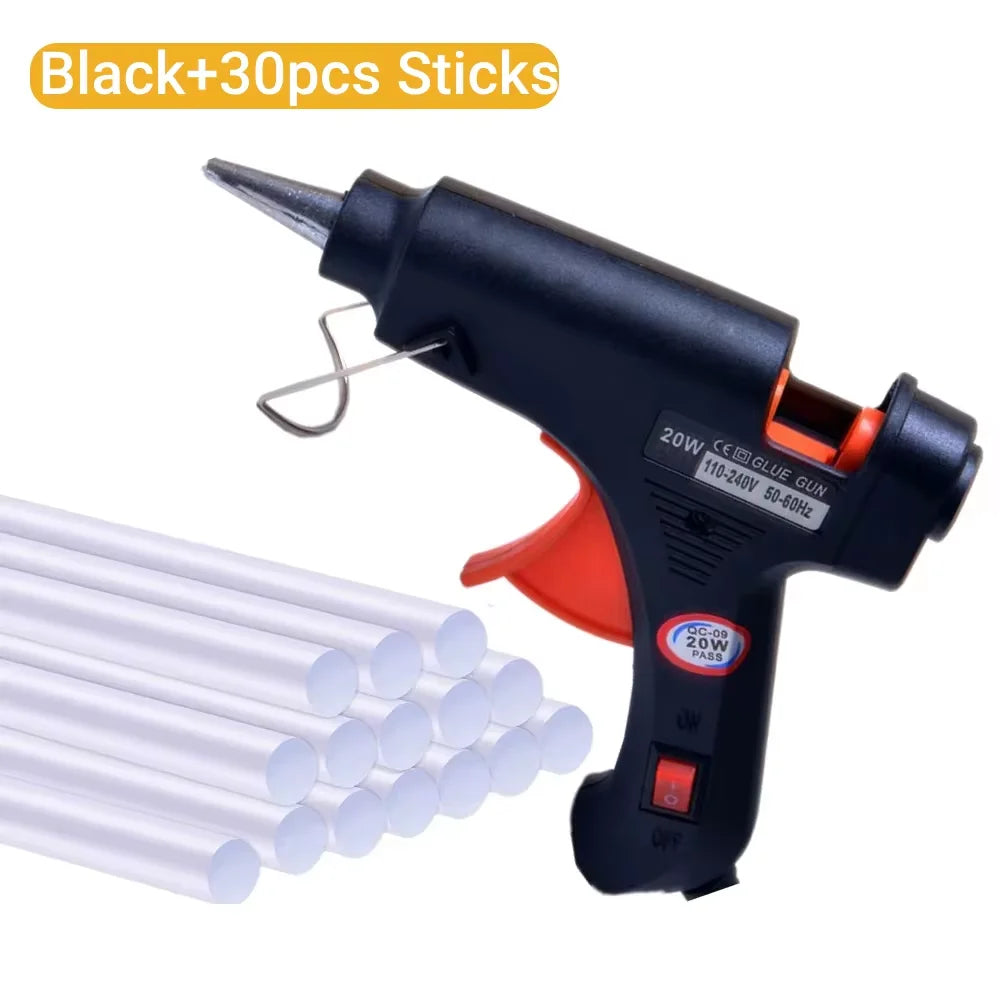 Pistola de cola quente elétrica com bastão de 7 mm em fundo branco