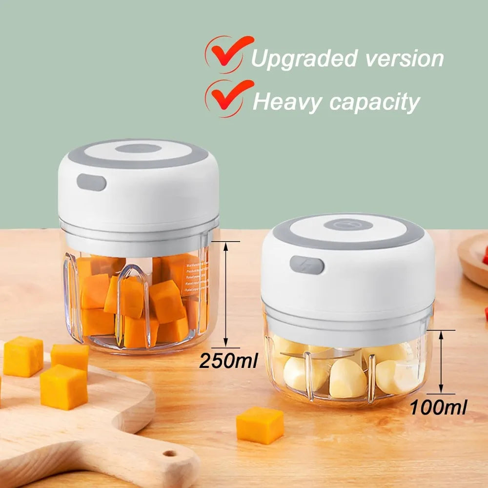 Mini processador de alimentos elétrico USB 250ml picador portátil em fundo branco