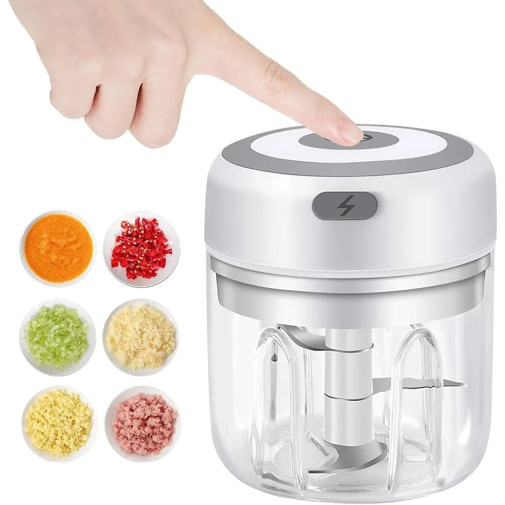 Mini processador de alimentos elétrico USB 250ml picador portátil em fundo branco