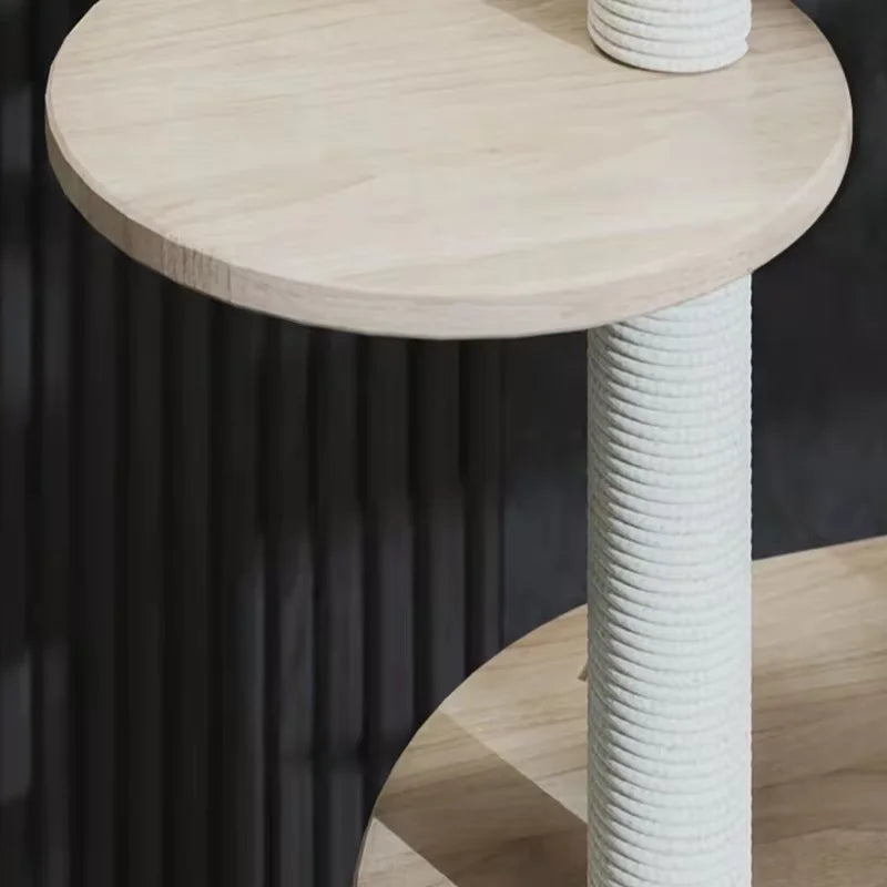Arranhador para gatos poste com corda sisal e base antiderrapante em fundo branco