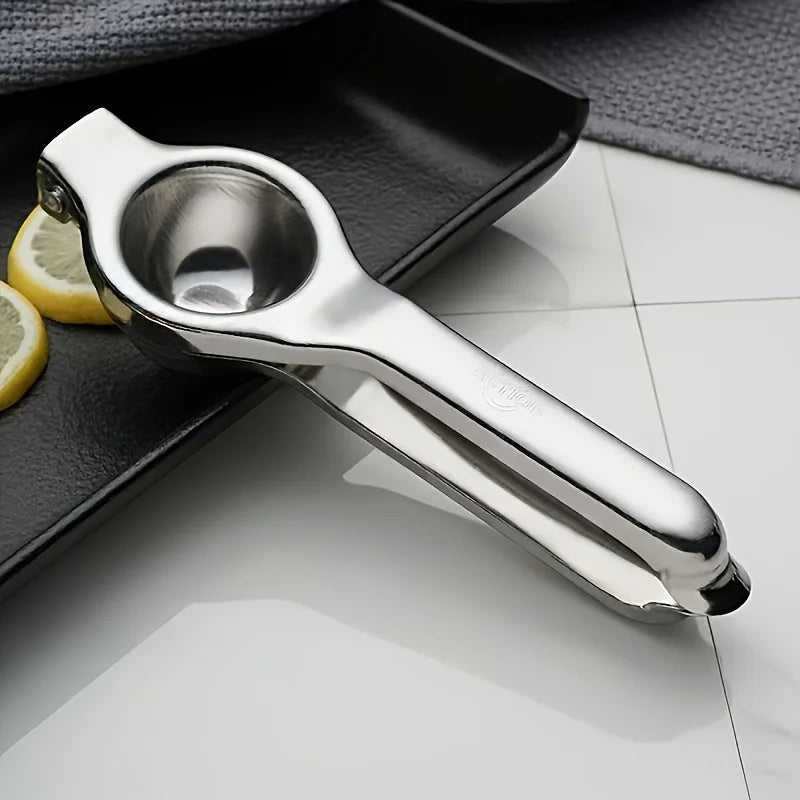 Espremedor de limão profissional em aço inox em fundo branco