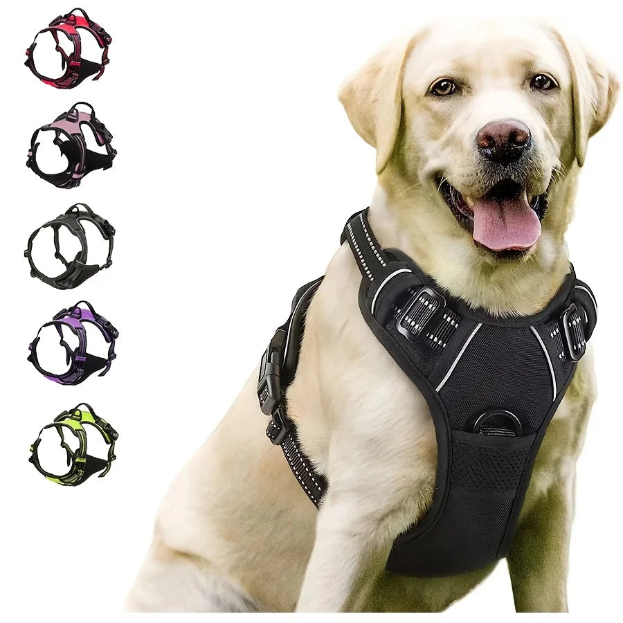 Peitoral anti-puxão refletivo para cães com alça acolchoada em fundo branco