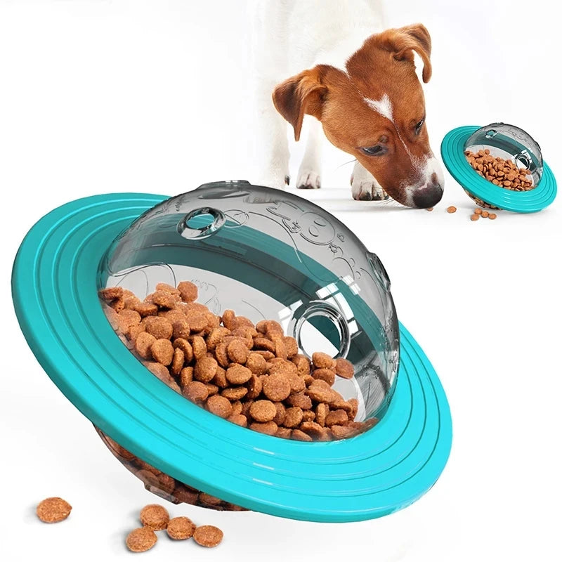 Brinquedo interativo para pet dispenser de petiscos em formato de bola em fundo branco