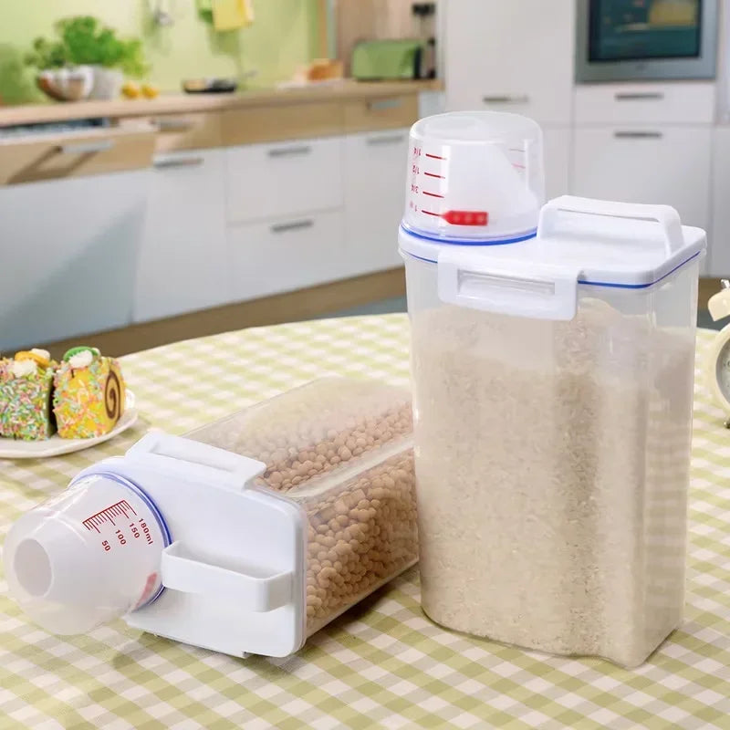 Porta ração hermético grande para pet em fundo branco