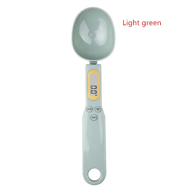Colher medidora digital com display LCD 500g precisão 0,1g em fundo branco