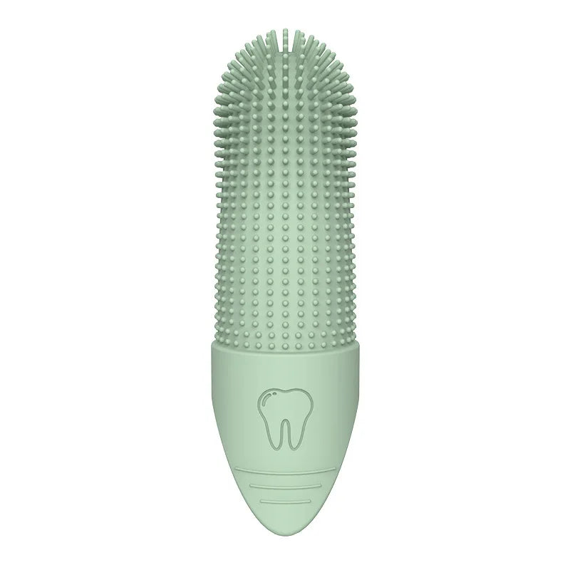 Escova dental dedeira 360 graus de silicone para cães e gatos em fundo branco