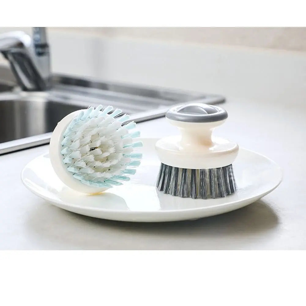 Escova multiuso de limpeza para cozinha com cerdas resistentes em fundo branco
