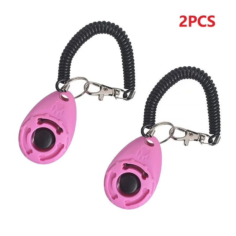Clicker de treinamento com alça de pulso em fundo branco