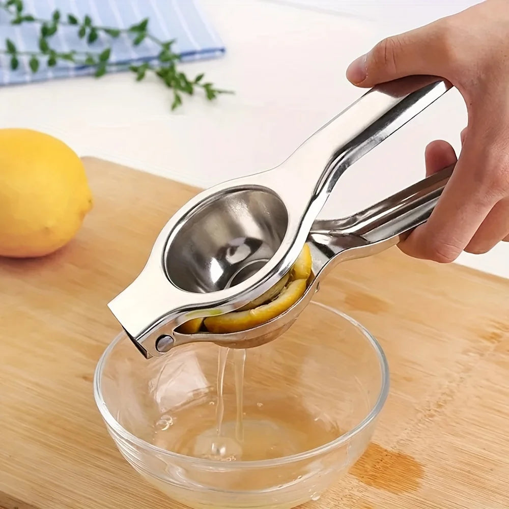 Espremedor de limão profissional em aço inox em fundo branco