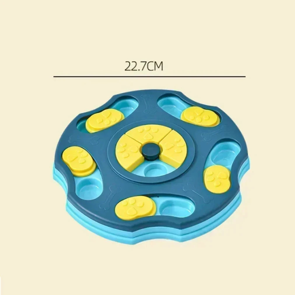 Comedouro puzzle interativo antiderrapante para cães e gatos em fundo branco