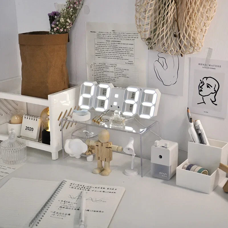 Relógio digital LED 3D de parede com modo noite em fundo branco