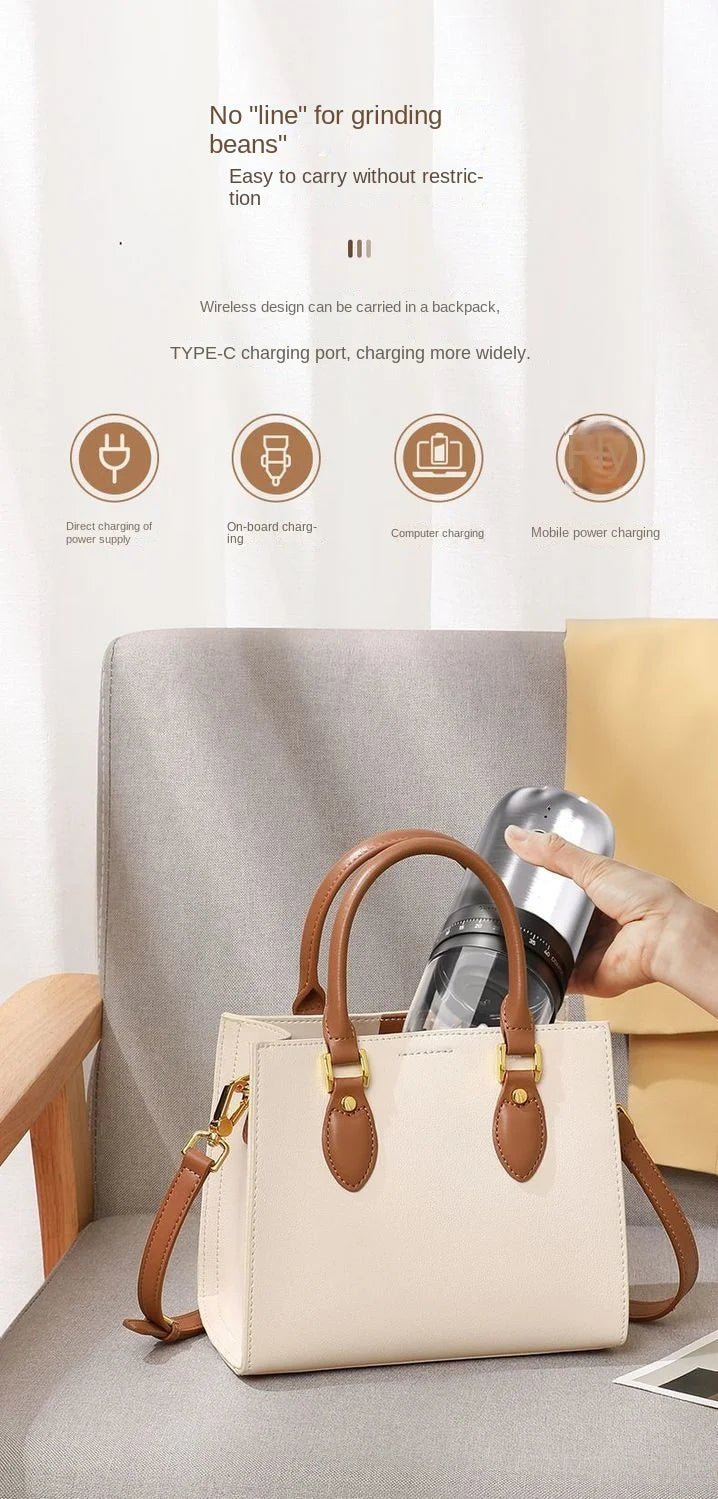 Moedor de café elétrico portátil USB com ajuste de moagem em fundo branco