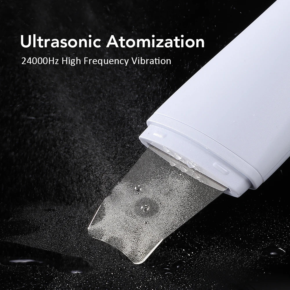 Espátula ultrassônica facial com 4 modos para limpeza de poros em fundo branco