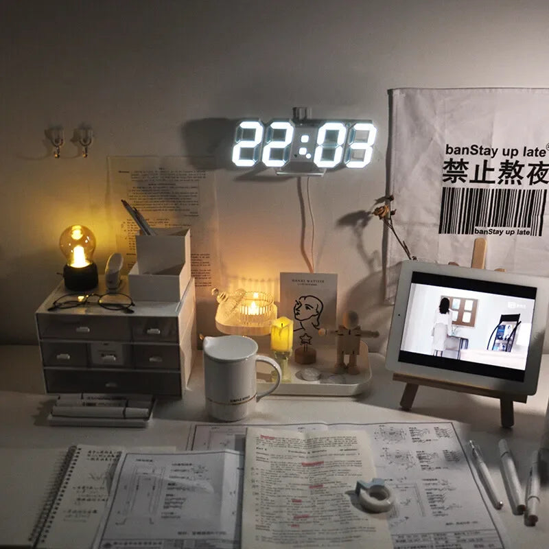 Relógio digital LED 3D de parede com modo noite em fundo branco
