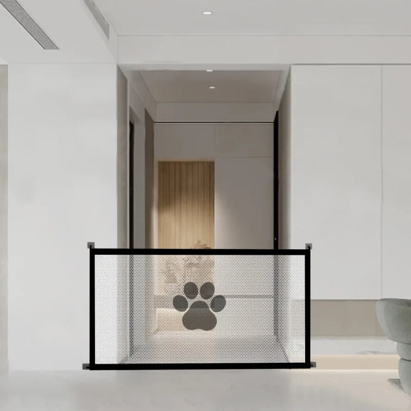 Portão pet mesh ajustável retrátil em fundo branco