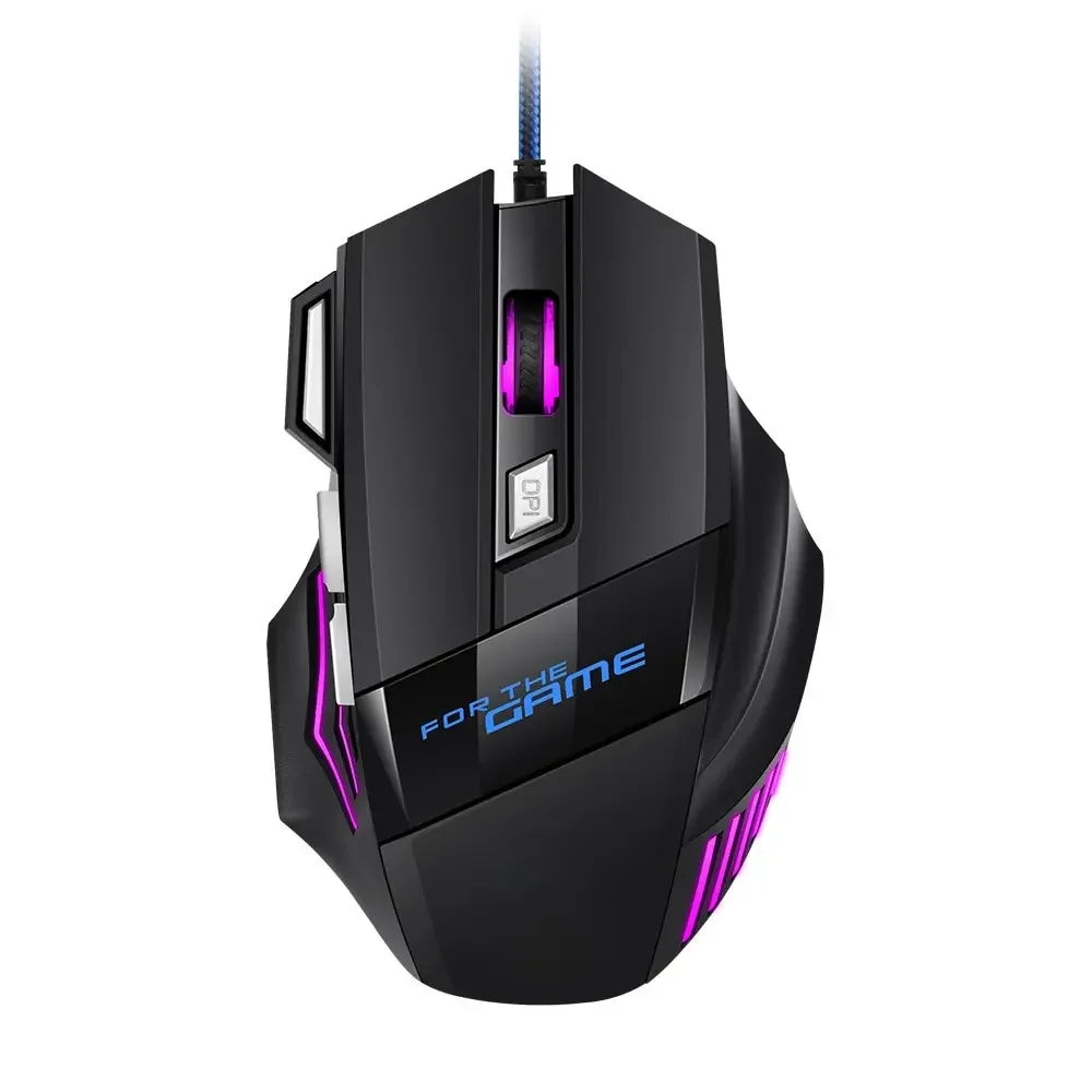 Mouse gamer USB com LED RGB ergonômico em fundo branco