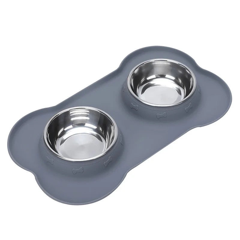 Comedouro silicone duplo com tigelas aço inox removíveis em fundo branco