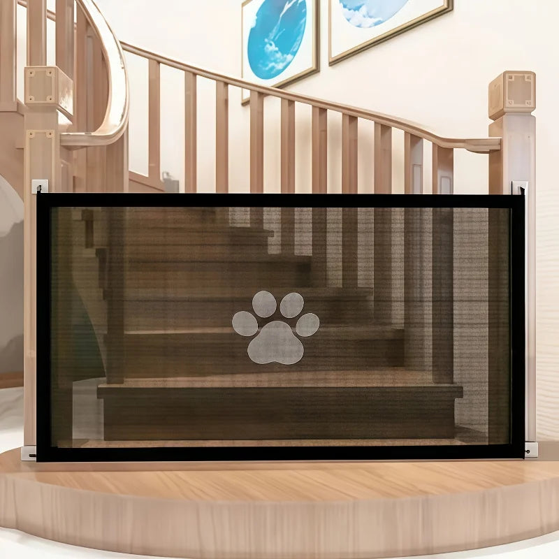 Portão pet mesh ajustável retrátil em fundo branco