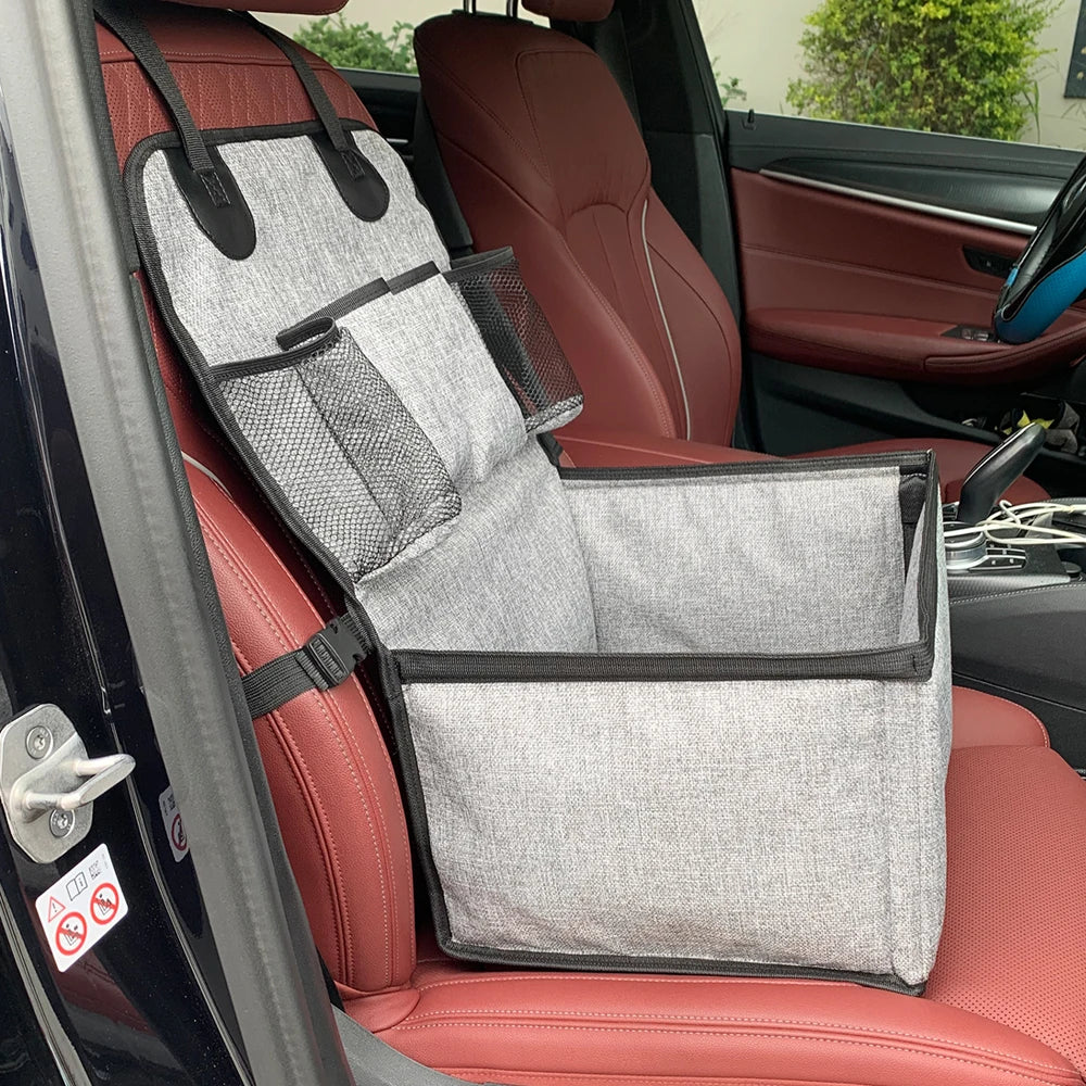 Cadeira elevatória pet para banco dianteiro do carro com bolsos em fundo branco