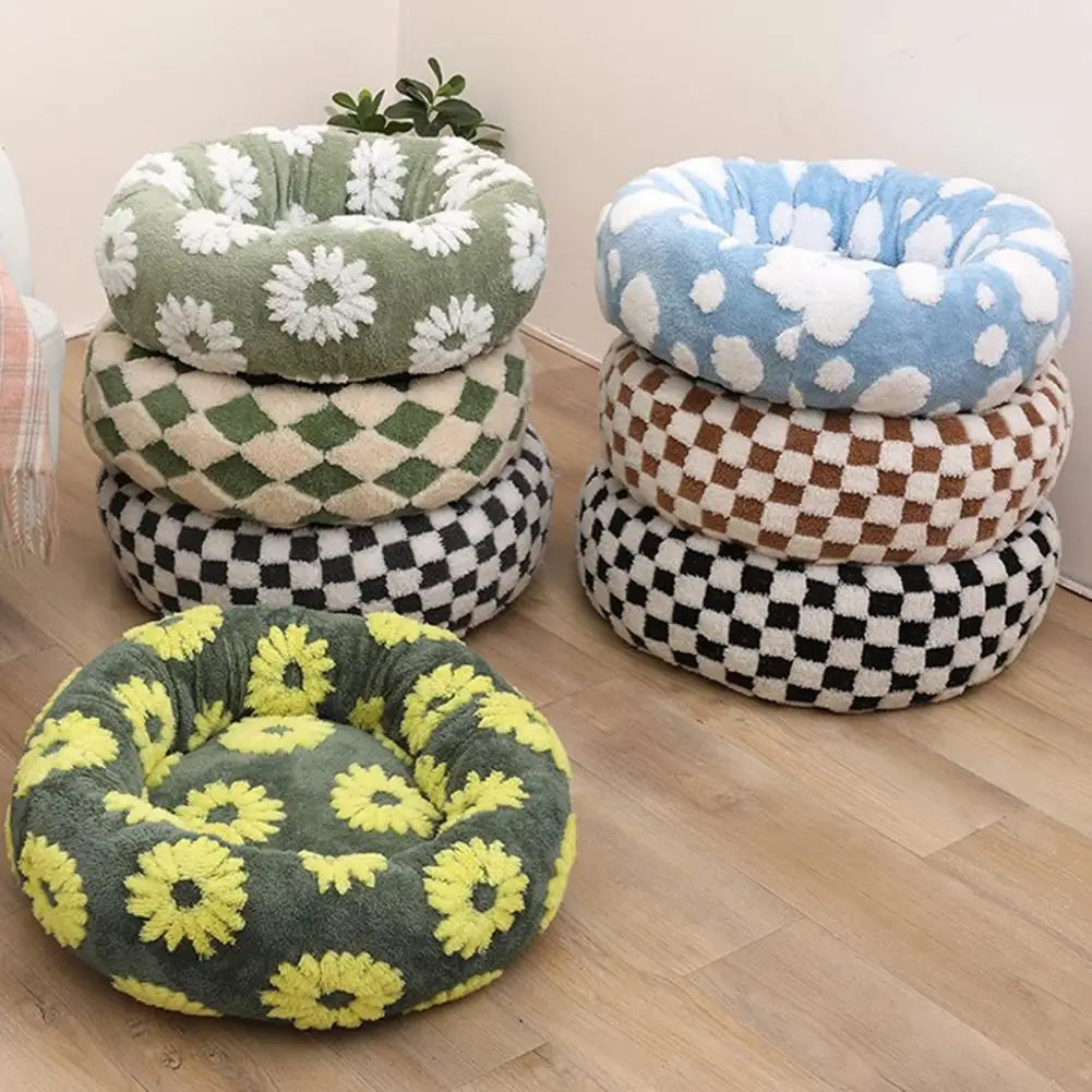 Cama calmante anti ansiedade para pet em pelúcia redonda formato donut em fundo branco