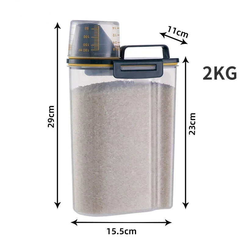 Porta ração hermético grande para pet em fundo branco