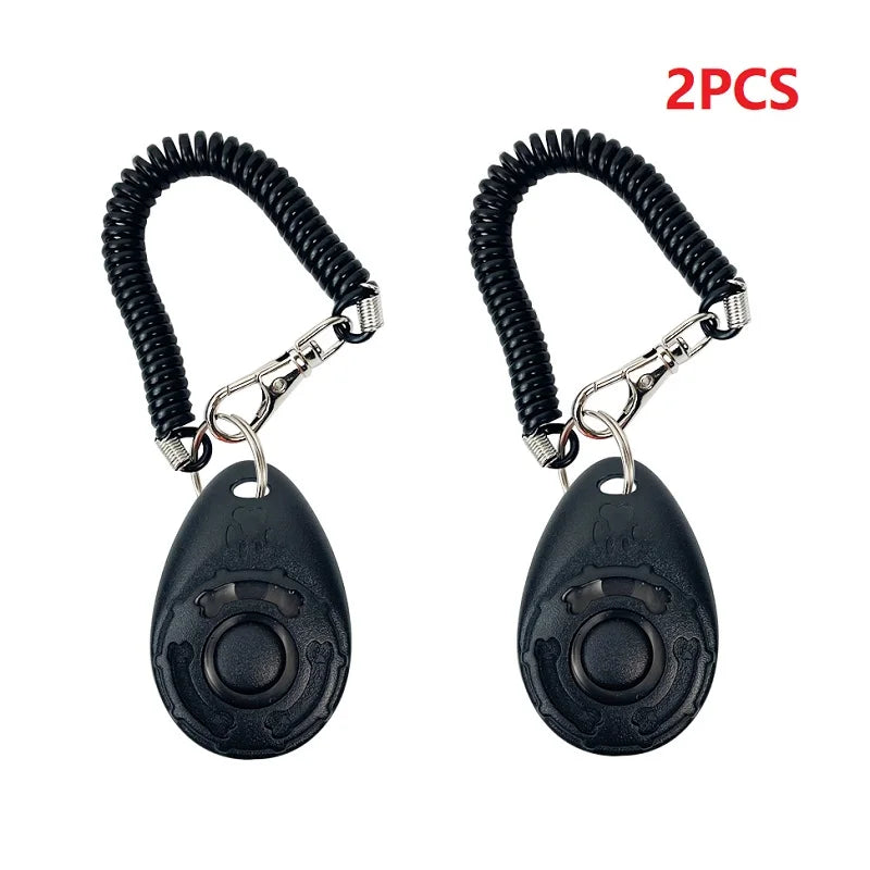 Clicker de treinamento com alça de pulso em fundo branco