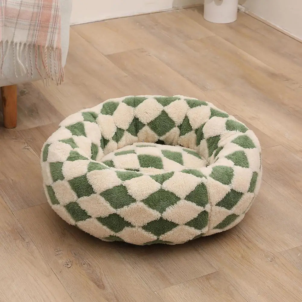 Cama calmante anti ansiedade para pet em pelúcia redonda formato donut em fundo branco