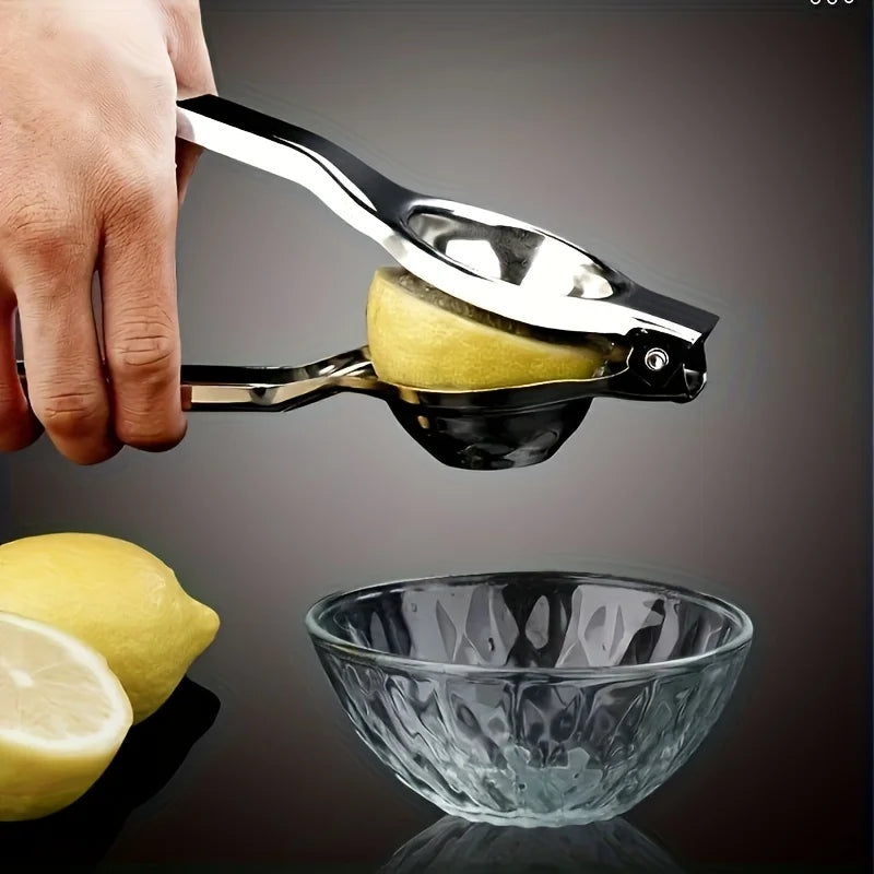 Espremedor de limão profissional em aço inox em fundo branco