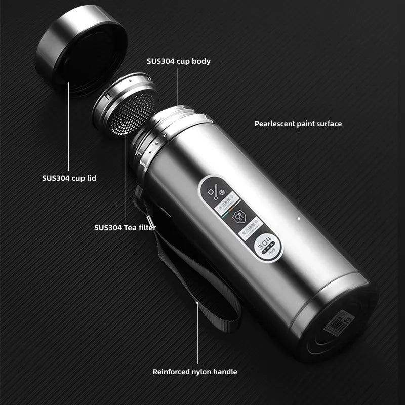 Garrafa térmica inox com display LED de temperatura em fundo branco
