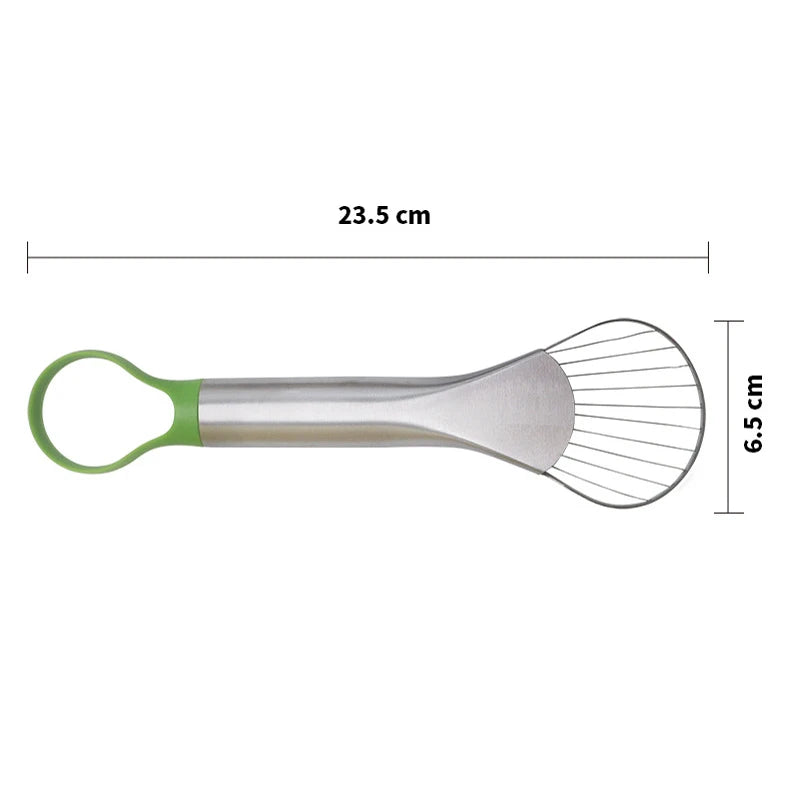 Fatiador de abacate 2 em 1 em aço inox em fundo branco