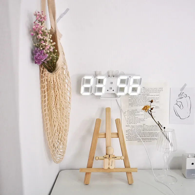 Relógio digital LED 3D de parede com modo noite em fundo branco
