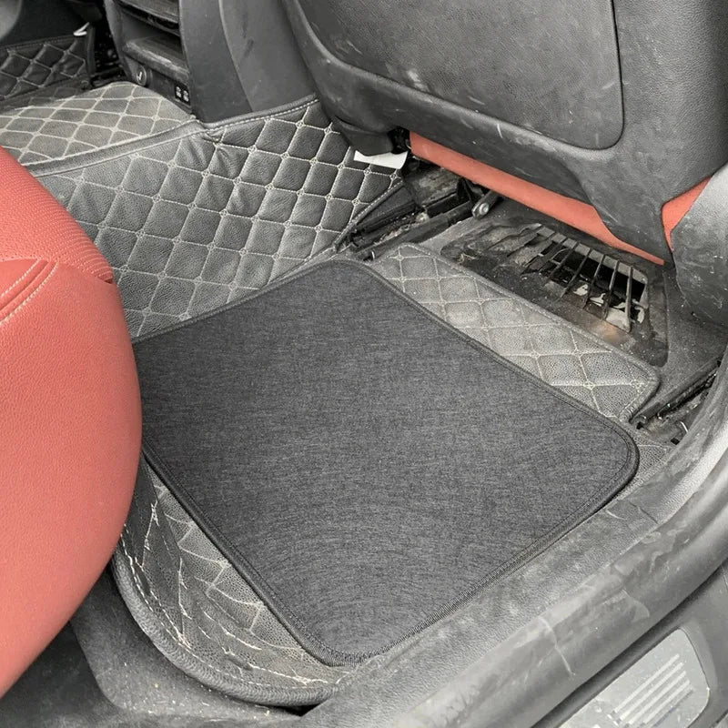 Tapete universal para carro kit completo dianteiro e traseiro antiderrapante em fundo branco