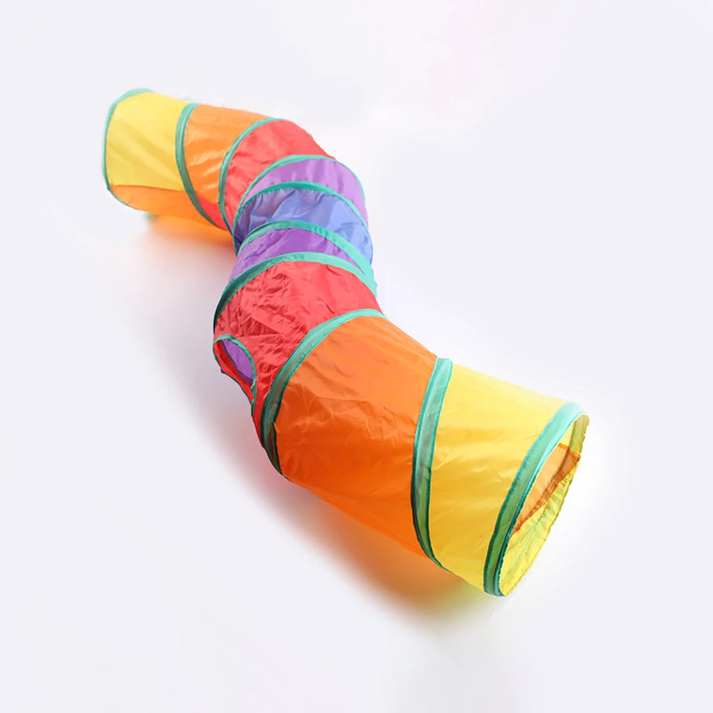Túnel dobrável para gatos brinquedo interativo em fundo branco