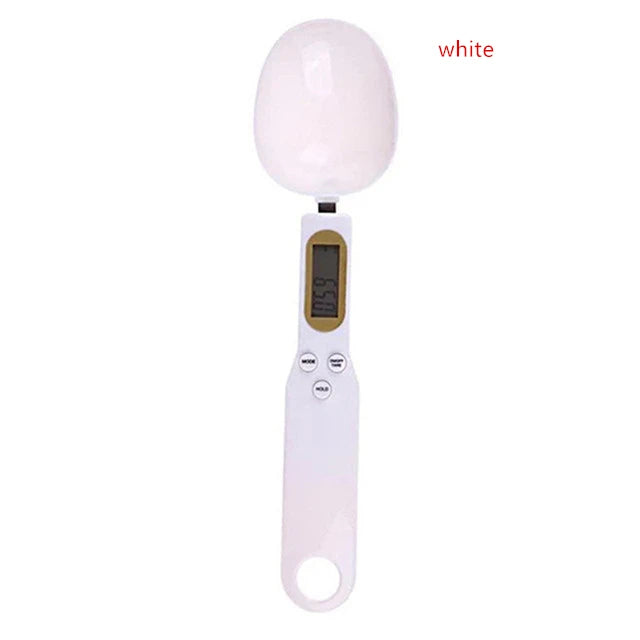 Colher medidora digital com display LCD 500g precisão 0,1g em fundo branco