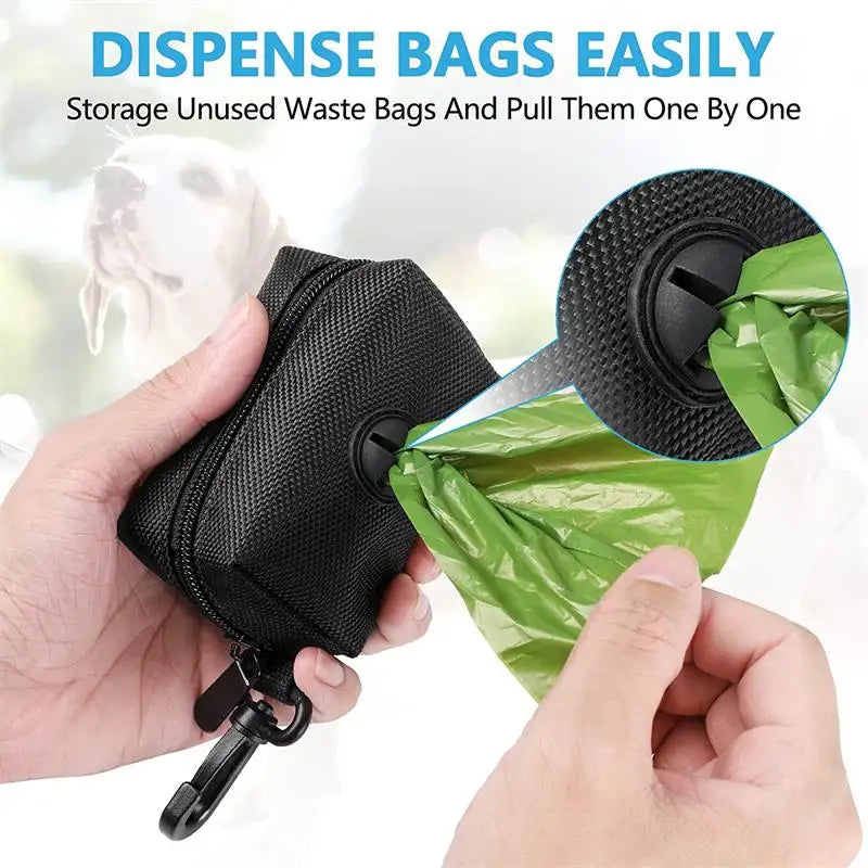 Dispenser de saquinho biodegradável para passeio do cachorro em fundo branco