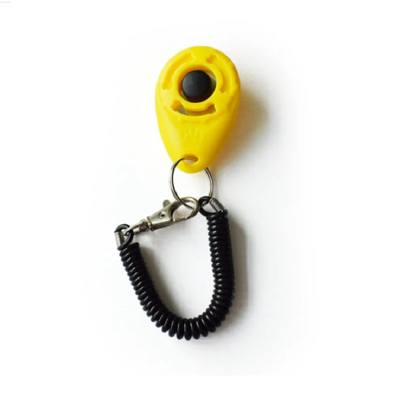 Clicker de treinamento com alça de pulso em fundo branco